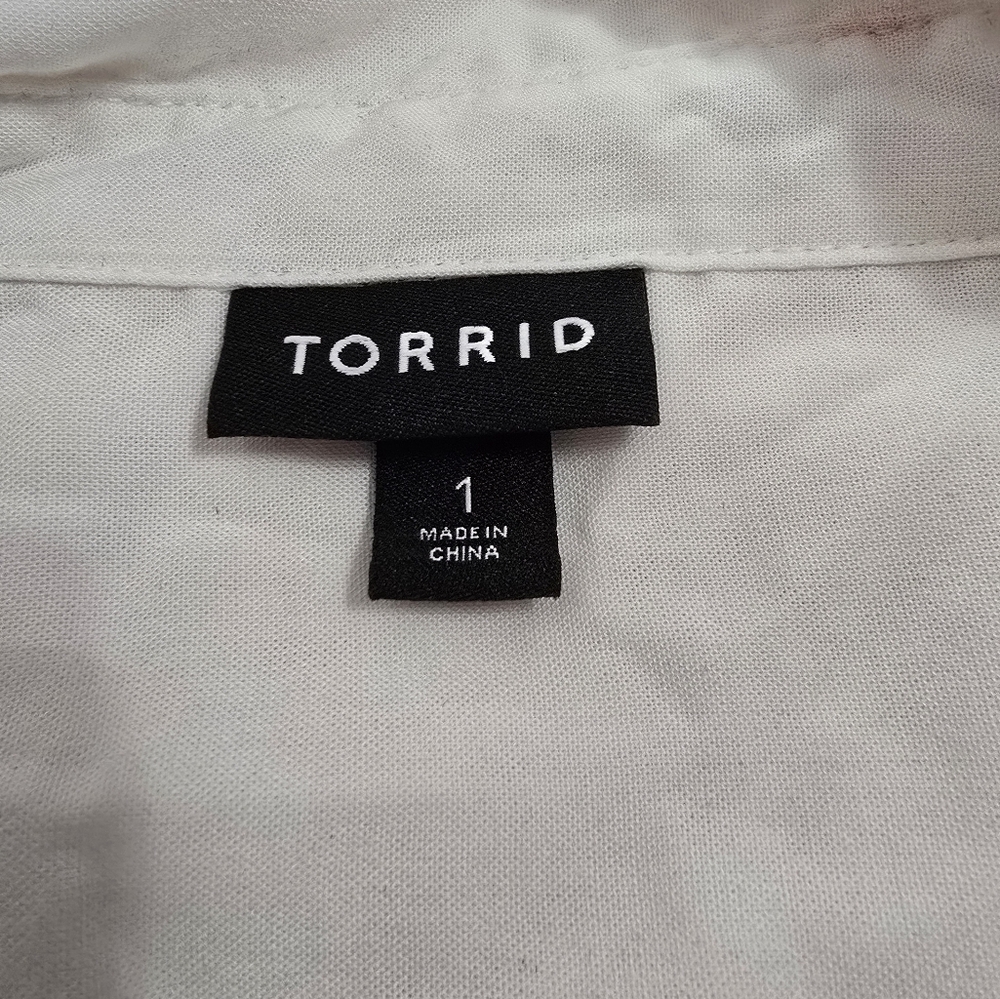 Torrid Short sleeve white button down - Picture 2 of 2